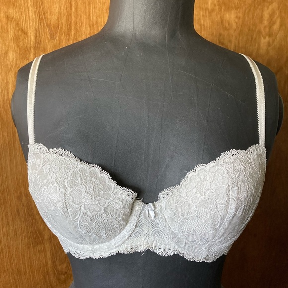Victoria’s Secret VS Dream Angels Lace Demi Bra in Ice Blue 34B EUC - Picture 4 of 4